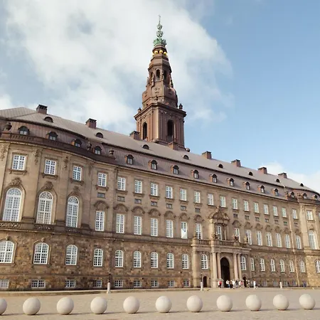 Centrally Located In Apartment