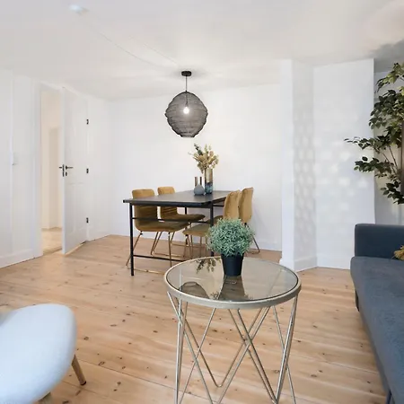Centrally Located In Apartment