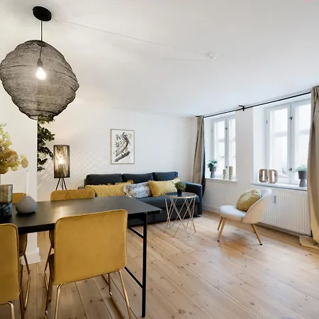 Centrally Located In Appartement *